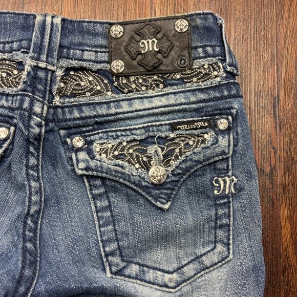 Miss Me Capri Jeans Rhinestone Leaves Distressed Medium Wash Women’s Size 29 - Picture 5 of 11